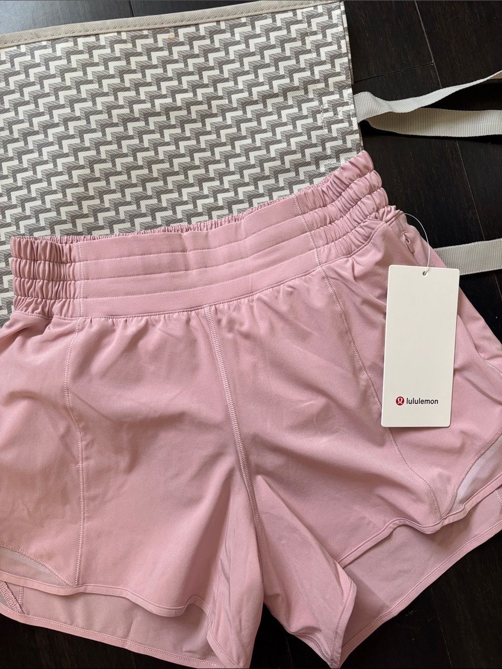 LULULEMON HOTTY HOT HR SHORTS 4” in PINK HAZE SZ 6,8,10 NWT - Picture 2 of 11